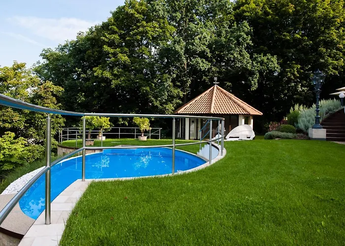 Via Lapis - Panoramablick Ueber - Garten - Pool - Sauna - Luxus * Drezda